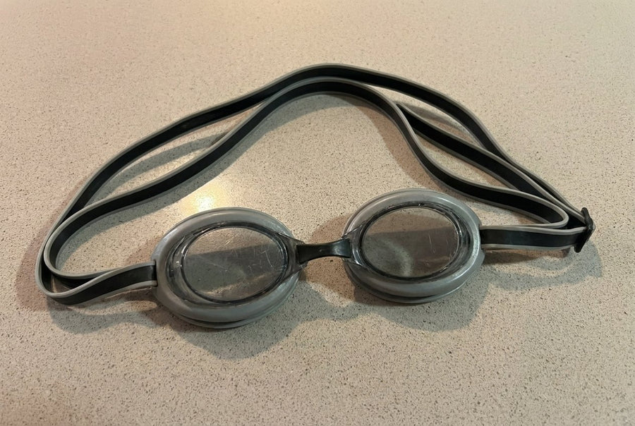Ordinary kids swim goggles with thin rubber strap